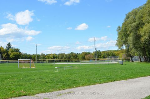 Photo 40 at 728 Sunnypoint Drive, Leslie Valley, Newmarket