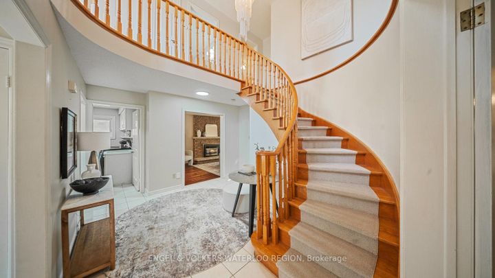 Photo 4 at 2164 Winding Woods Drive, RO River Oaks, Oakville