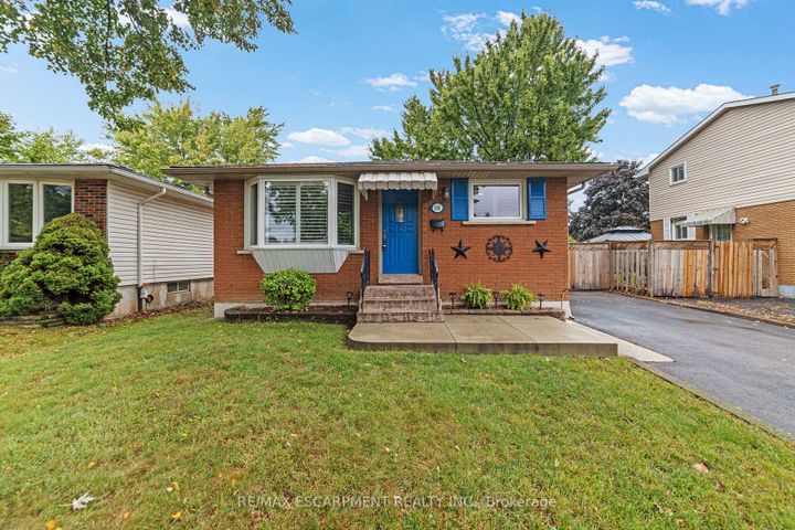 Photo 1 at 111 BOSTON Crescent, Berrisfield, Hamilton