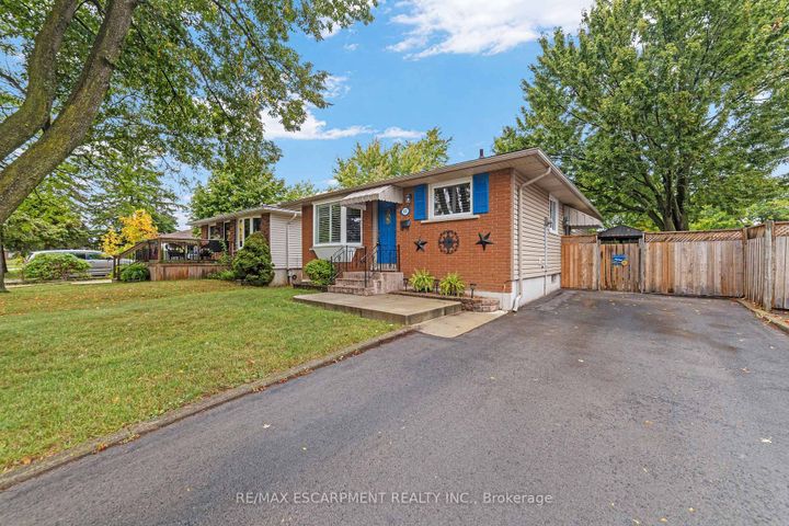 Photo 2 at 111 BOSTON Crescent, Berrisfield, Hamilton
