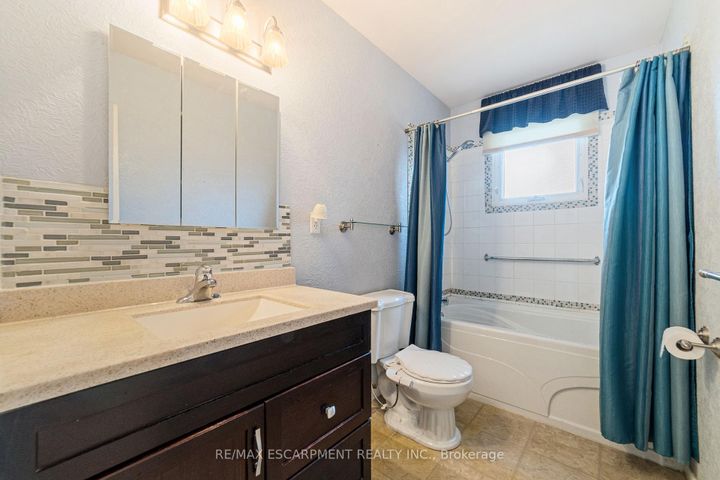 Photo 14 at 111 BOSTON Crescent, Berrisfield, Hamilton