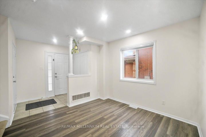 Photo 2 at 83 Smith Street, Bradford, Bradford West Gwillimbury