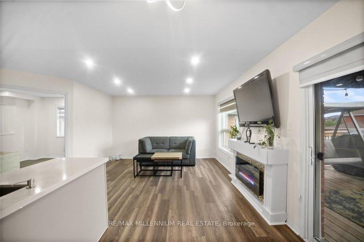 Photo 11 at 83 Smith Street, Bradford, Bradford West Gwillimbury