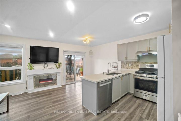 Photo 15 at 83 Smith Street, Bradford, Bradford West Gwillimbury