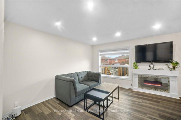 Photo 16 at 83 Smith Street, Bradford, Bradford West Gwillimbury