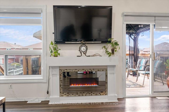 Photo 17 at 83 Smith Street, Bradford, Bradford West Gwillimbury