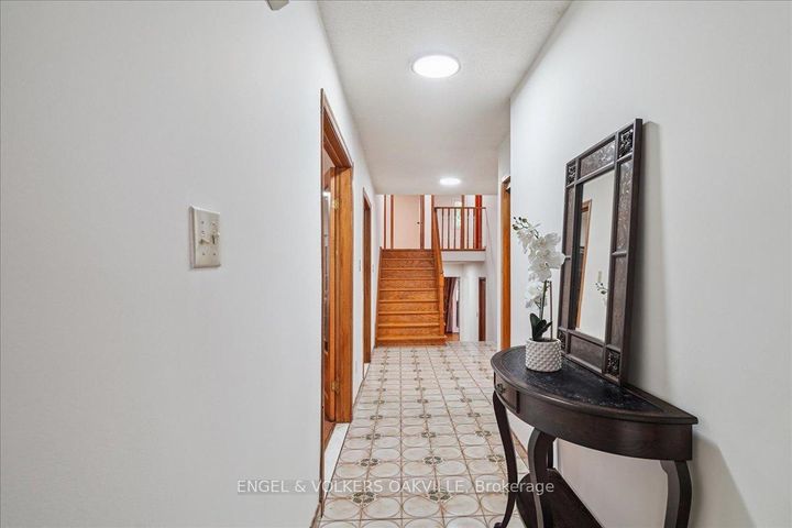 Photo 4 at 4170 Sunset Valley Court, Rathwood, Mississauga
