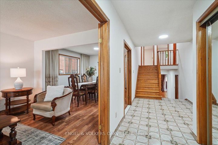 Photo 5 at 4170 Sunset Valley Court, Rathwood, Mississauga