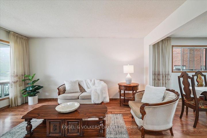 Photo 6 at 4170 Sunset Valley Court, Rathwood, Mississauga