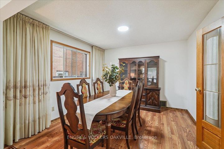 Photo 8 at 4170 Sunset Valley Court, Rathwood, Mississauga