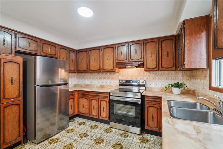 Photo 12 at 4170 Sunset Valley Court, Rathwood, Mississauga
