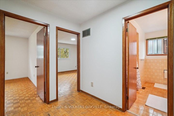 Photo 14 at 4170 Sunset Valley Court, Rathwood, Mississauga