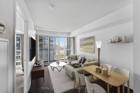 Photo 2 at 2811 - 15 Iceboat Terrace, Waterfront Communities C1, Toronto
