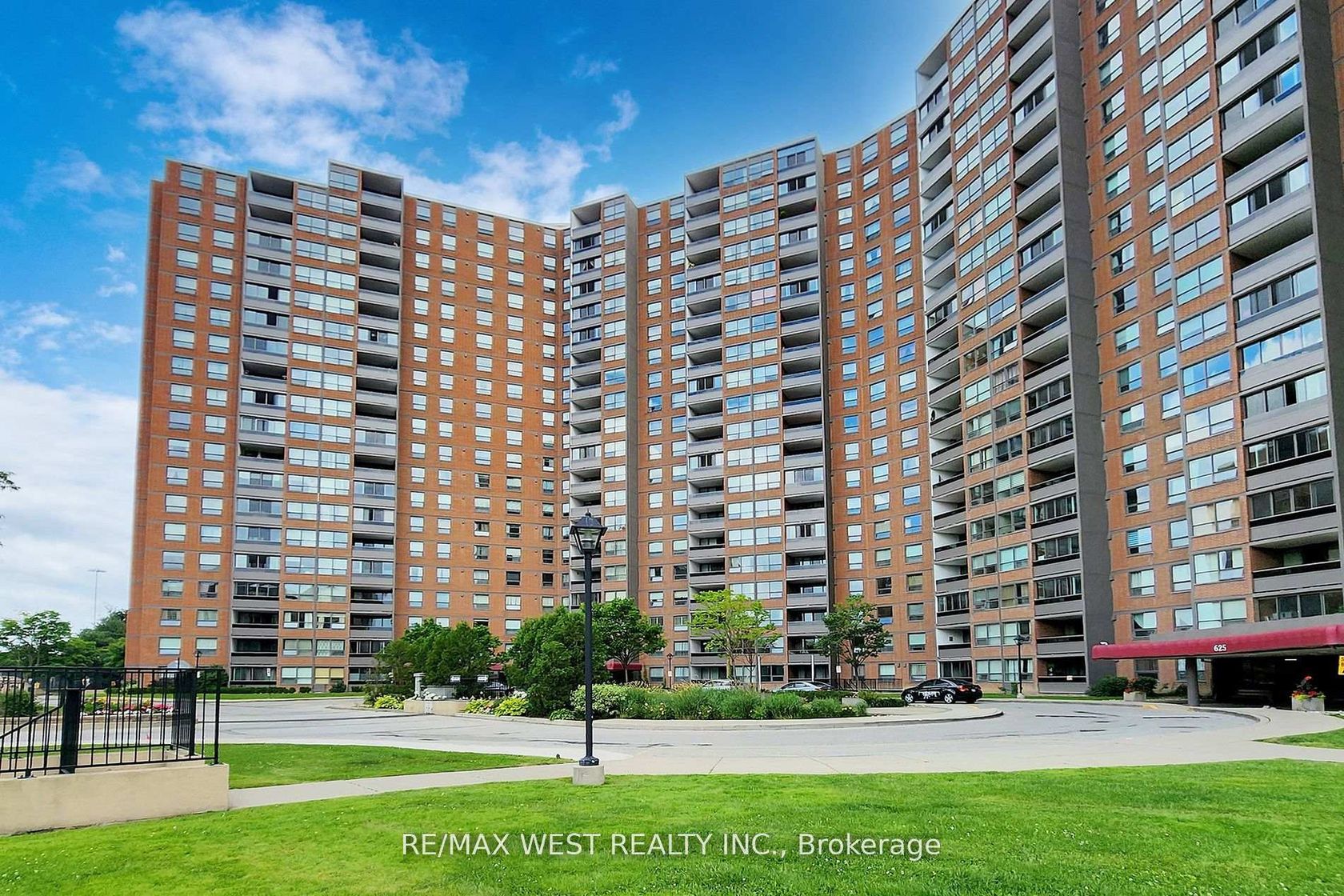 1810 - 627 The West Mall, West Deane, Toronto 