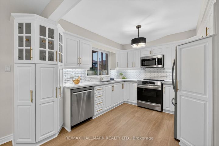 Photo 14 at 3569 Redmond Road, Fairview, Mississauga