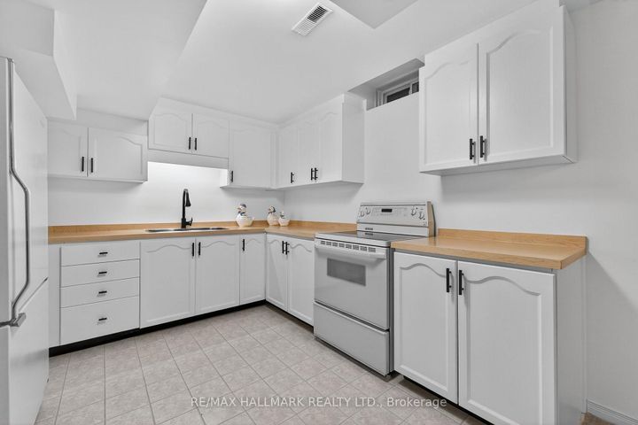 Photo 42 at 3569 Redmond Road, Fairview, Mississauga