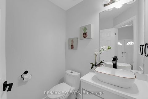 Photo 15 at 159 Sonoma Boulevard, Sonoma Heights, Vaughan