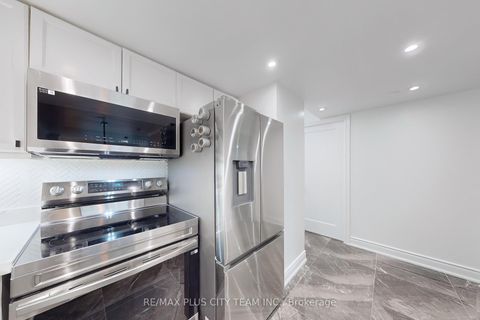 Photo 8 at 2515 - 8 Park Road, Moore Park, Toronto