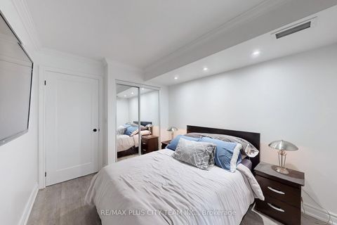 Photo 12 at 2515 - 8 Park Road, Moore Park, Toronto