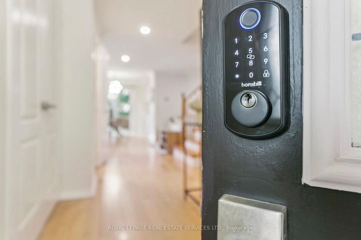 Photo 2 at 2193 Shorncliffe Boulevard, WM Westmount, Oakville