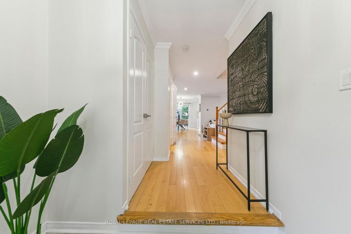 Photo 3 at 2193 Shorncliffe Boulevard, WM Westmount, Oakville