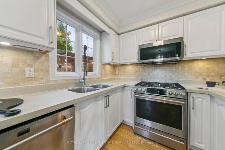 Photo 11 at 2193 Shorncliffe Boulevard, WM Westmount, Oakville