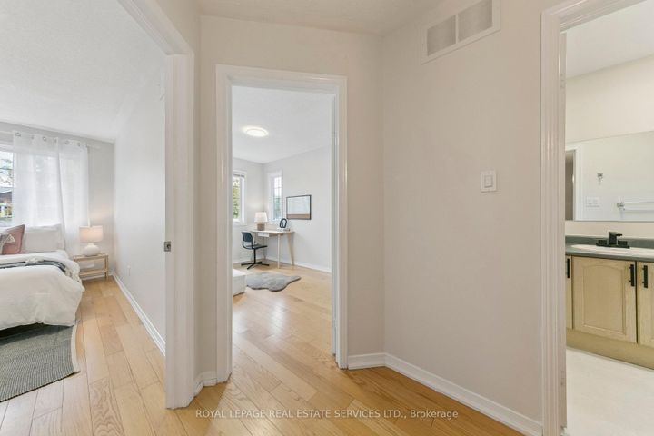 Photo 13 at 2193 Shorncliffe Boulevard, WM Westmount, Oakville