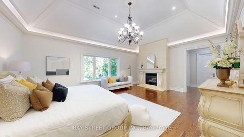 Photo 23 at 112 Centre Avenue, Newtonbrook East, Toronto