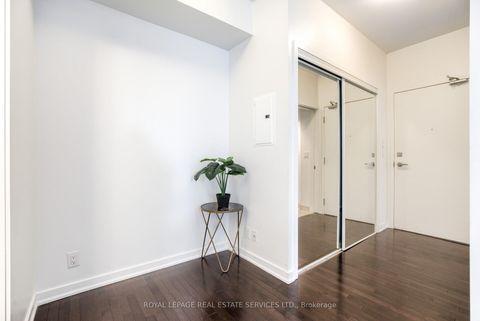 Photo 3 at 407 - 12 York Street, Waterfront Communities C1, Toronto