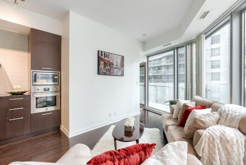 Photo 7 at 407 - 12 York Street, Waterfront Communities C1, Toronto