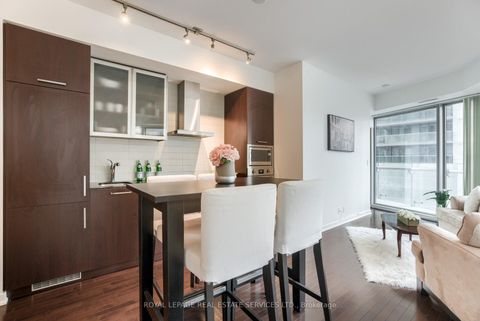 Photo 10 at 407 - 12 York Street, Waterfront Communities C1, Toronto