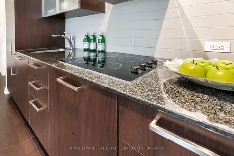 Photo 14 at 407 - 12 York Street, Waterfront Communities C1, Toronto
