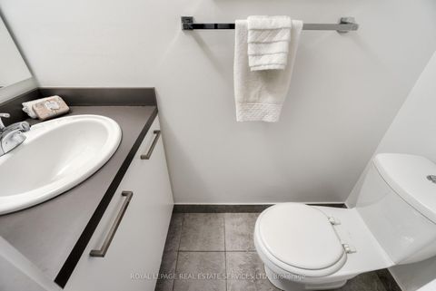 Photo 15 at 407 - 12 York Street, Waterfront Communities C1, Toronto