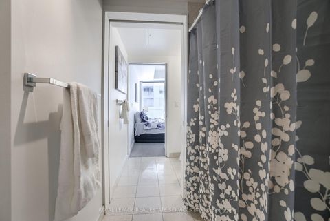 Photo 20 at 407 - 12 York Street, Waterfront Communities C1, Toronto