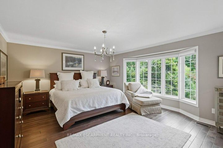 Photo 17 at 31 Acredale Drive, Carlisle, Hamilton