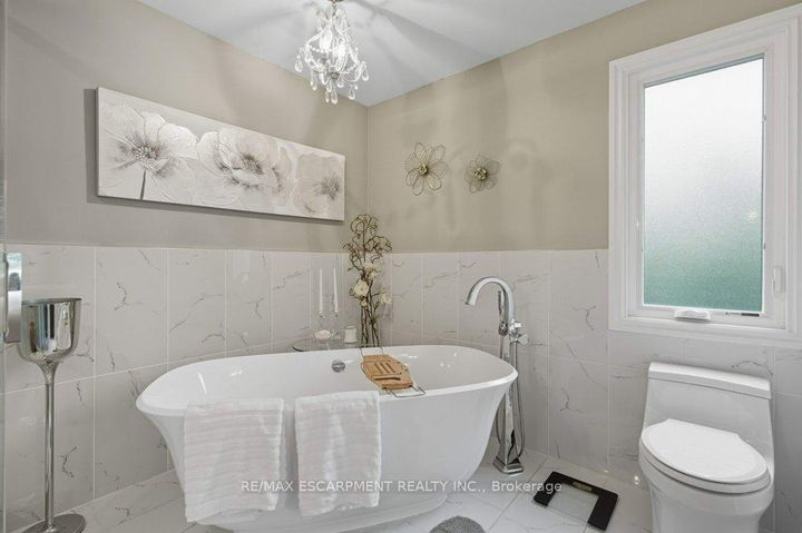 Photo 20 at 31 Acredale Drive, Carlisle, Hamilton