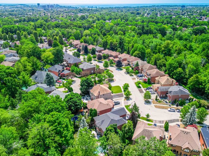Photo 25 at 862 Baylawn Drive, Liverpool, Pickering