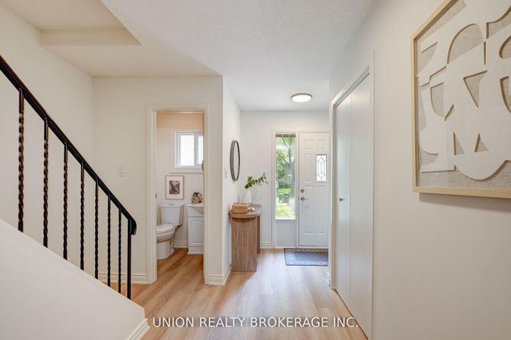 Photo 3 at 2423 Brasilia Circle, Meadowvale, Mississauga
