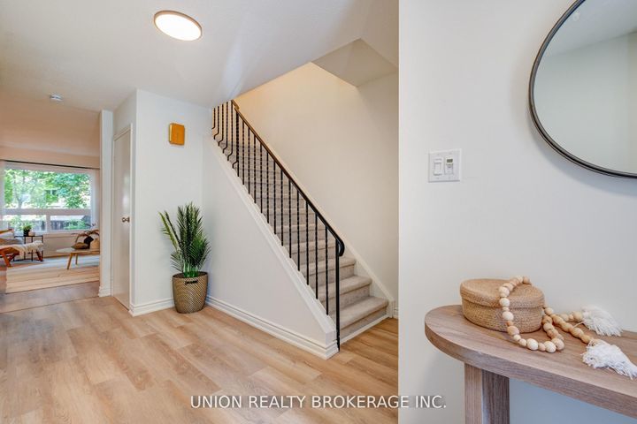 Photo 4 at 2423 Brasilia Circle, Meadowvale, Mississauga