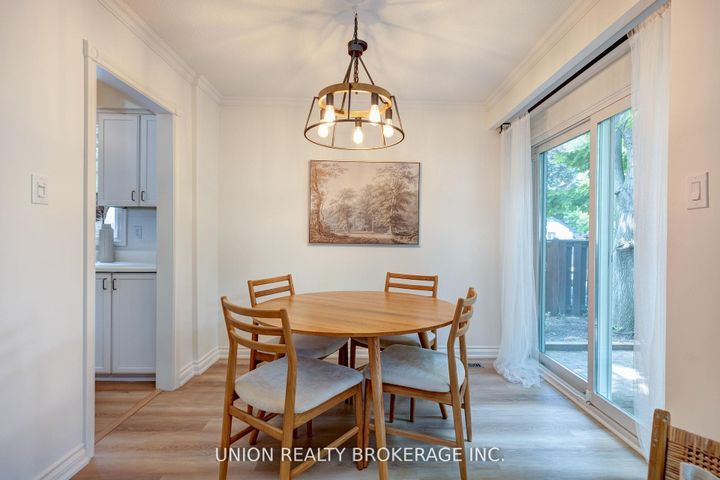 Photo 8 at 2423 Brasilia Circle, Meadowvale, Mississauga