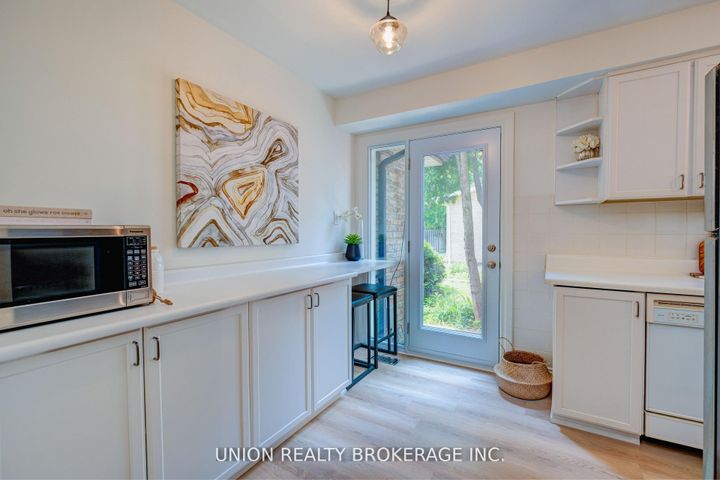 Photo 10 at 2423 Brasilia Circle, Meadowvale, Mississauga