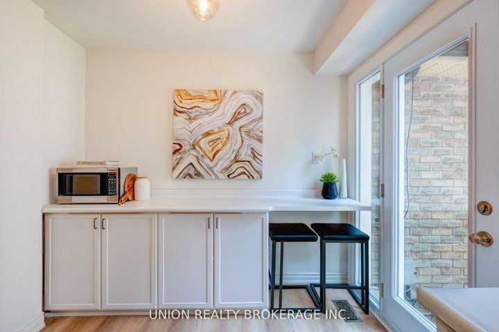 Photo 11 at 2423 Brasilia Circle, Meadowvale, Mississauga