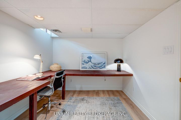 Photo 23 at 2423 Brasilia Circle, Meadowvale, Mississauga