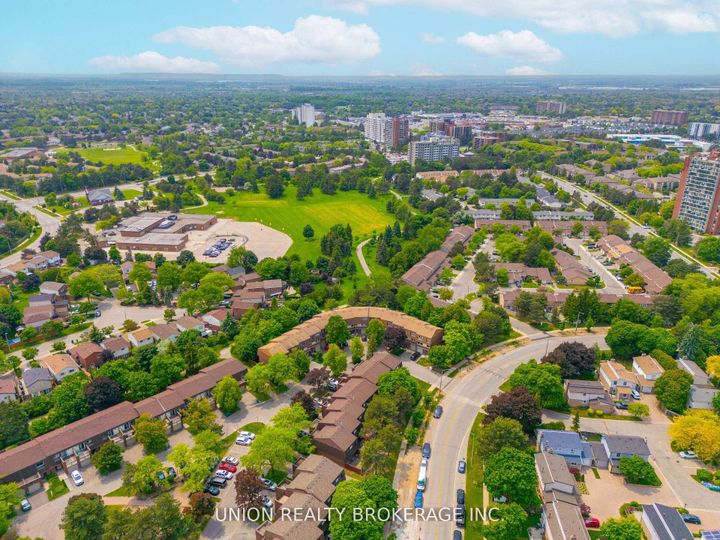 Photo 31 at 2423 Brasilia Circle, Meadowvale, Mississauga