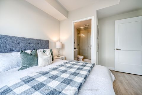 Photo 16 at 2007 - 25 Holly Street, Mount Pleasant East, Toronto