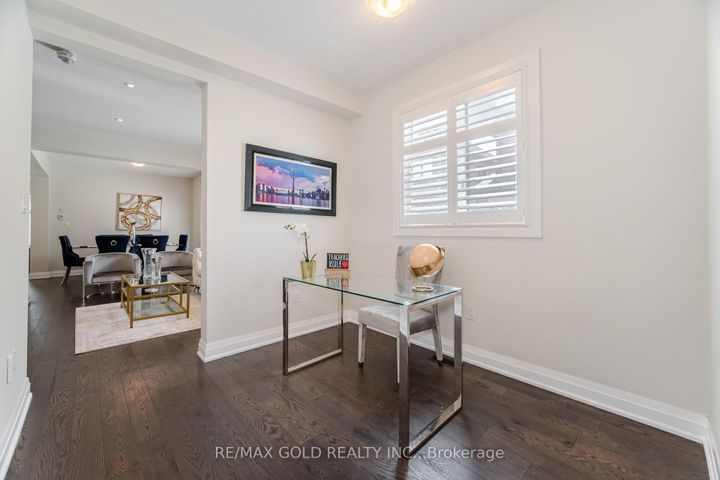 Photo 2 at 209 Castle Oaks Crossing, Bram East, Brampton