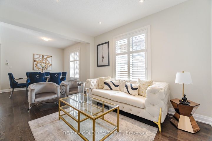 Photo 4 at 209 Castle Oaks Crossing, Bram East, Brampton