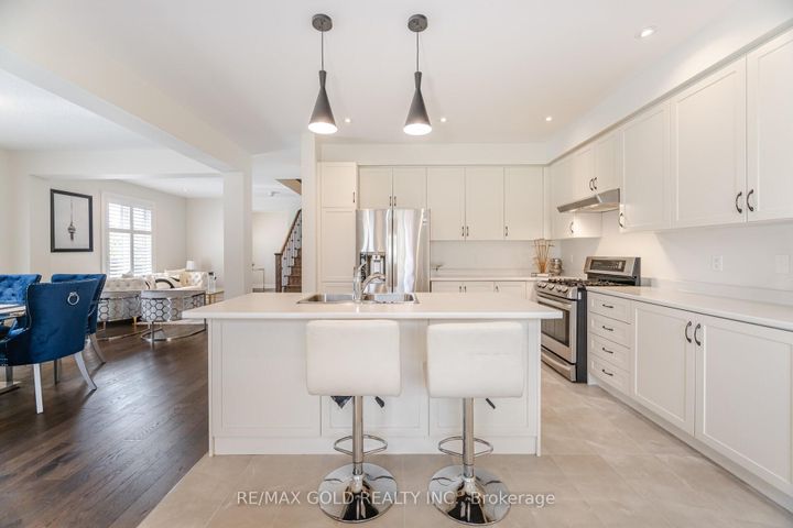 Photo 8 at 209 Castle Oaks Crossing, Bram East, Brampton