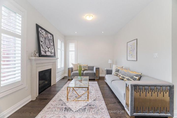 Photo 11 at 209 Castle Oaks Crossing, Bram East, Brampton