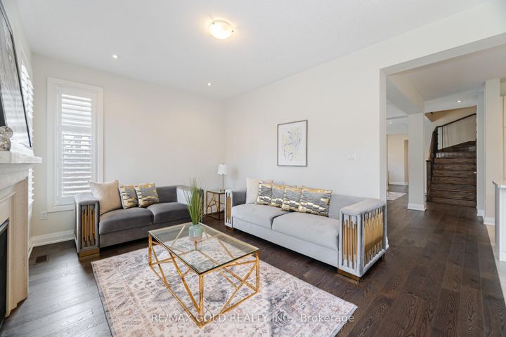 Photo 13 at 209 Castle Oaks Crossing, Bram East, Brampton